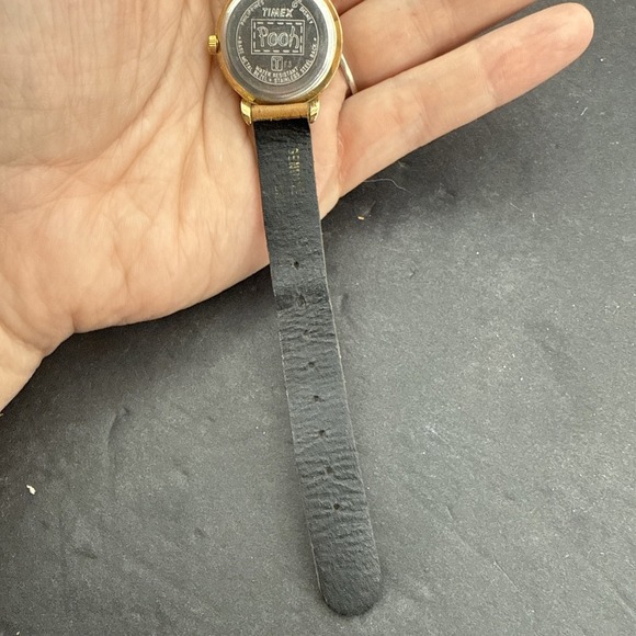 Walt Disney Winnie the Pooh Watch with Bees Timex Water Resistant Untested - Picture 8 of 11